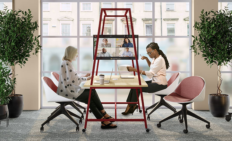 Mobile work table for offices