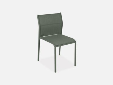 Outdoor bistro chair with mesh back