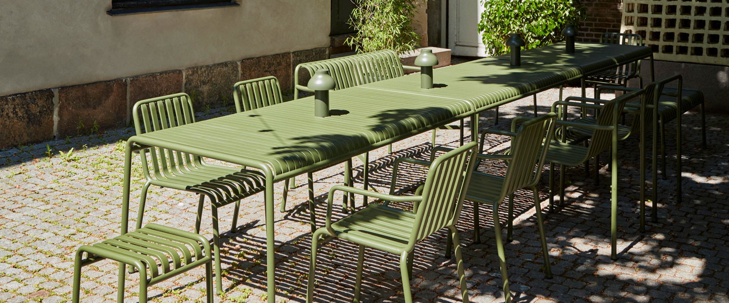 Commercial outdoor seating