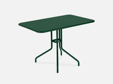 Commercial outdoor bistro table with spider base