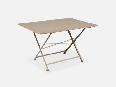 Folding outdoor commercial table