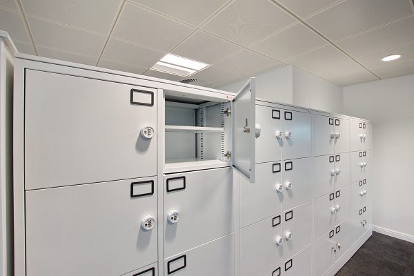 Office locker with internal shelf